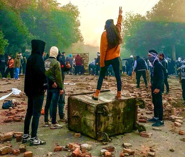 چرا خیزش مردم ایران یک انقلاب فمینیستی نیست؟ (یادداشتی درباره جنبش زن، زندگی، آزادی)